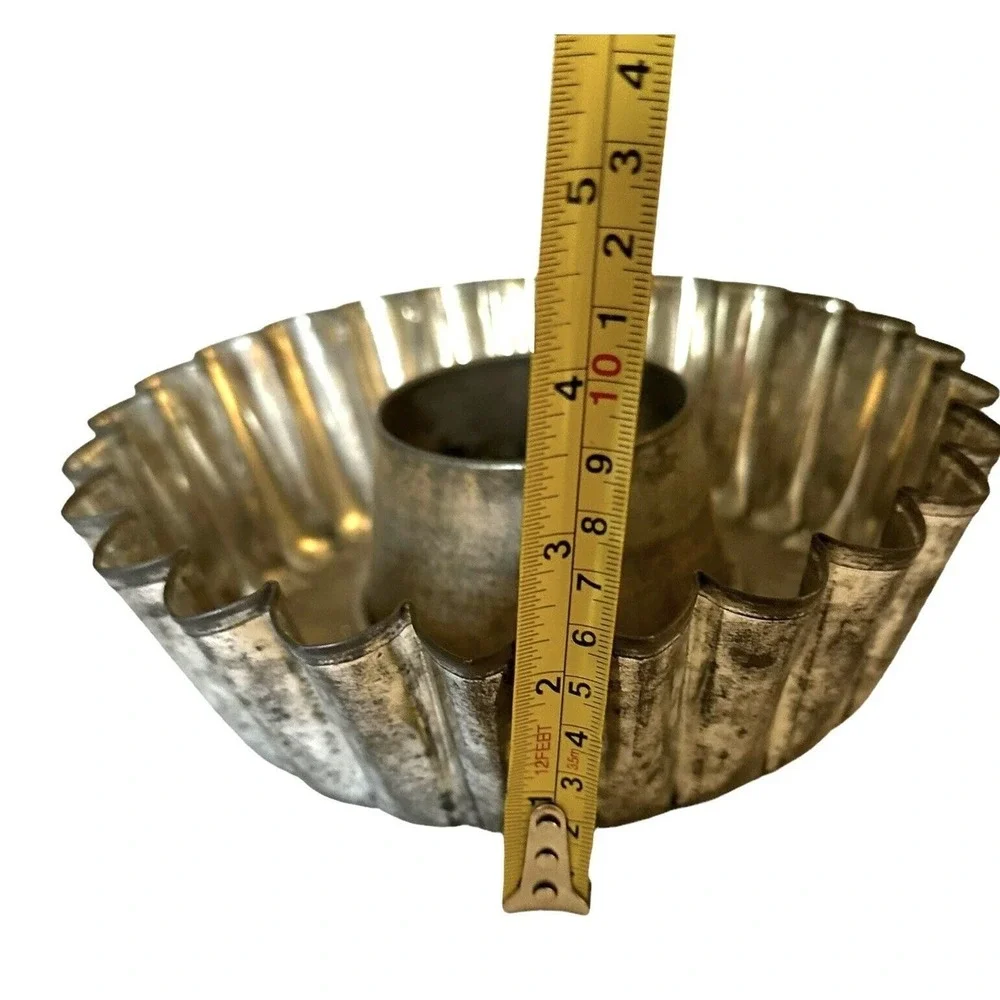 Two Vintage Starburst Fluted Aluminum Tin Brioche Bundt Pans